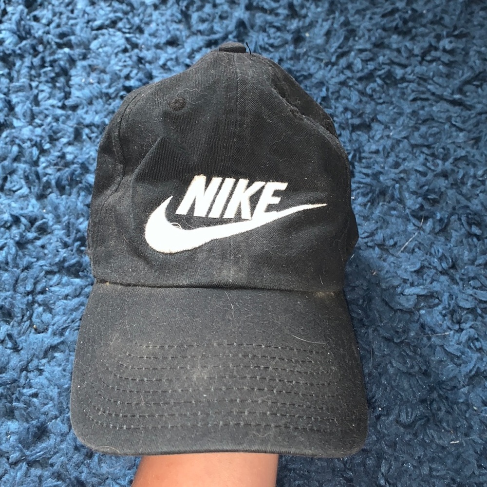 Black Nike hat